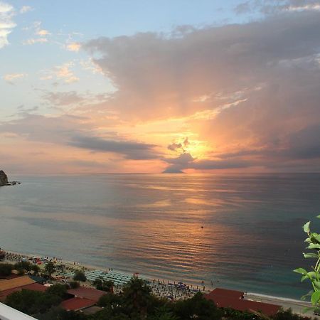Hotel Terrazzo Sul Mare Тропея Экстерьер фото