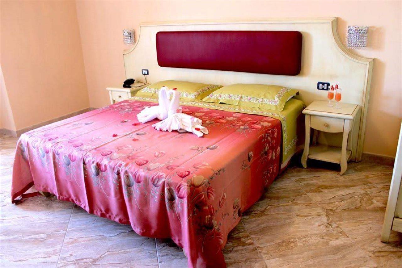 Hotel Terrazzo Sul Mare Тропея Экстерьер фото