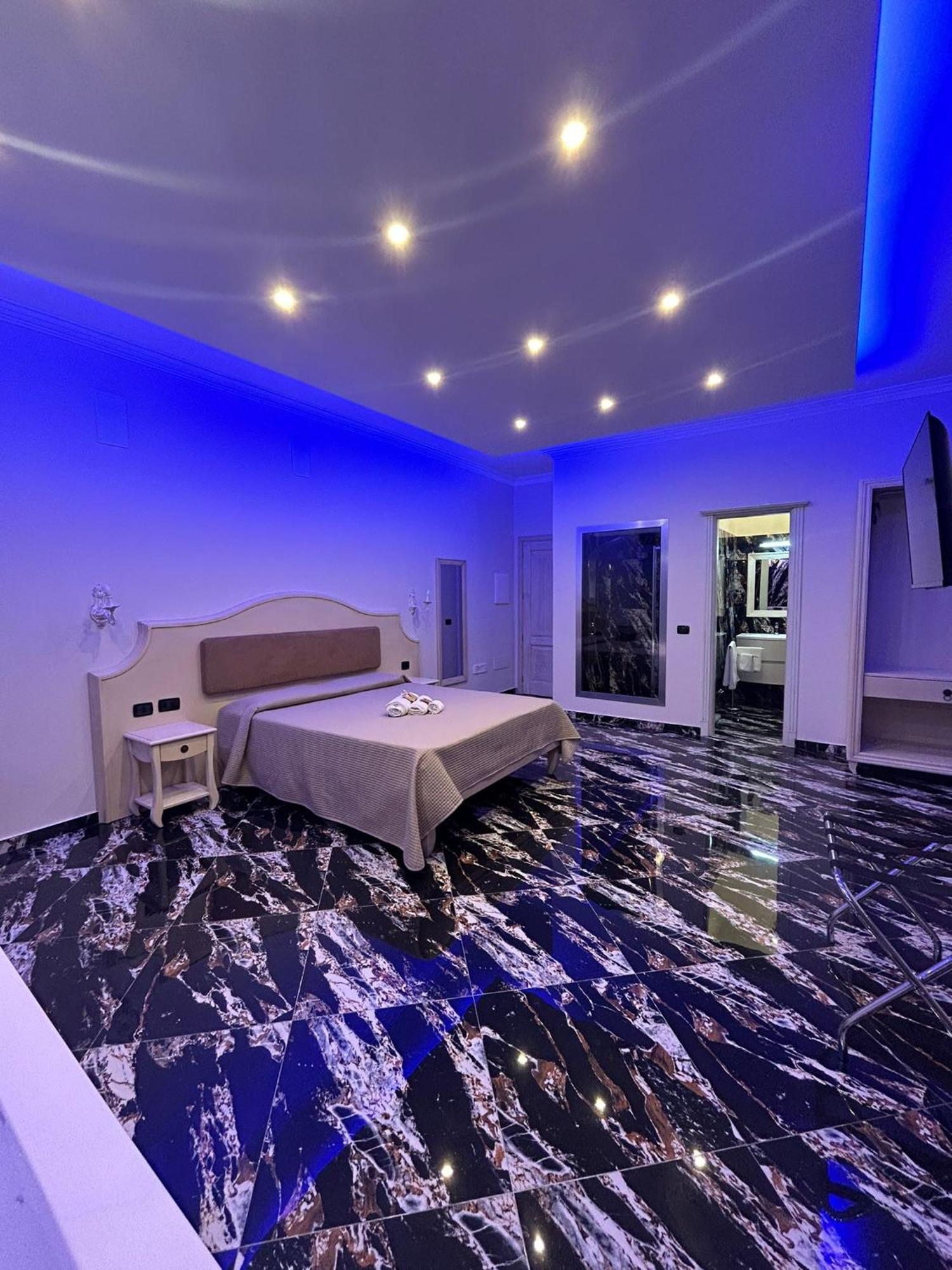 Hotel Terrazzo Sul Mare Тропея Экстерьер фото