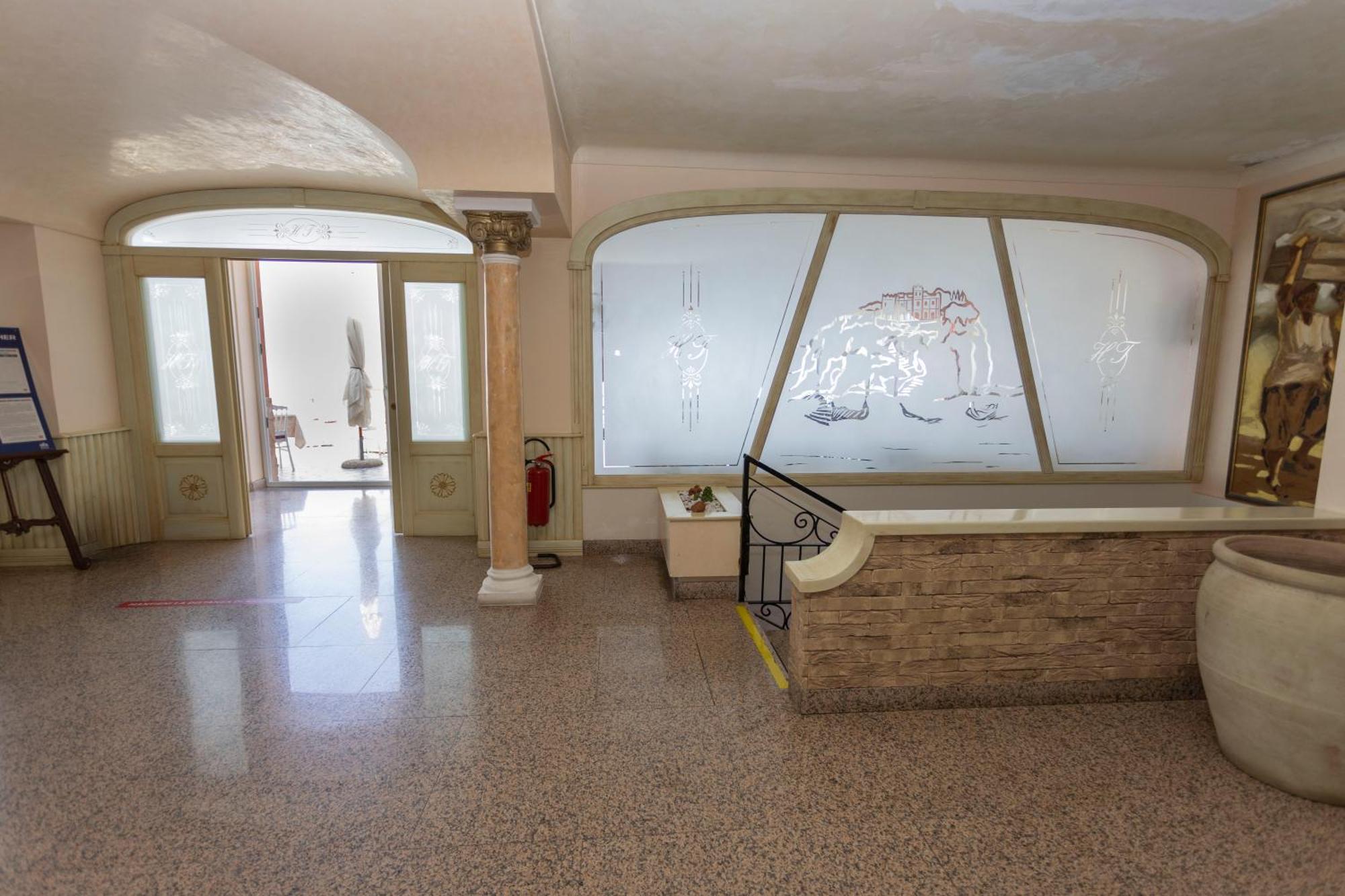 Hotel Terrazzo Sul Mare Тропея Экстерьер фото
