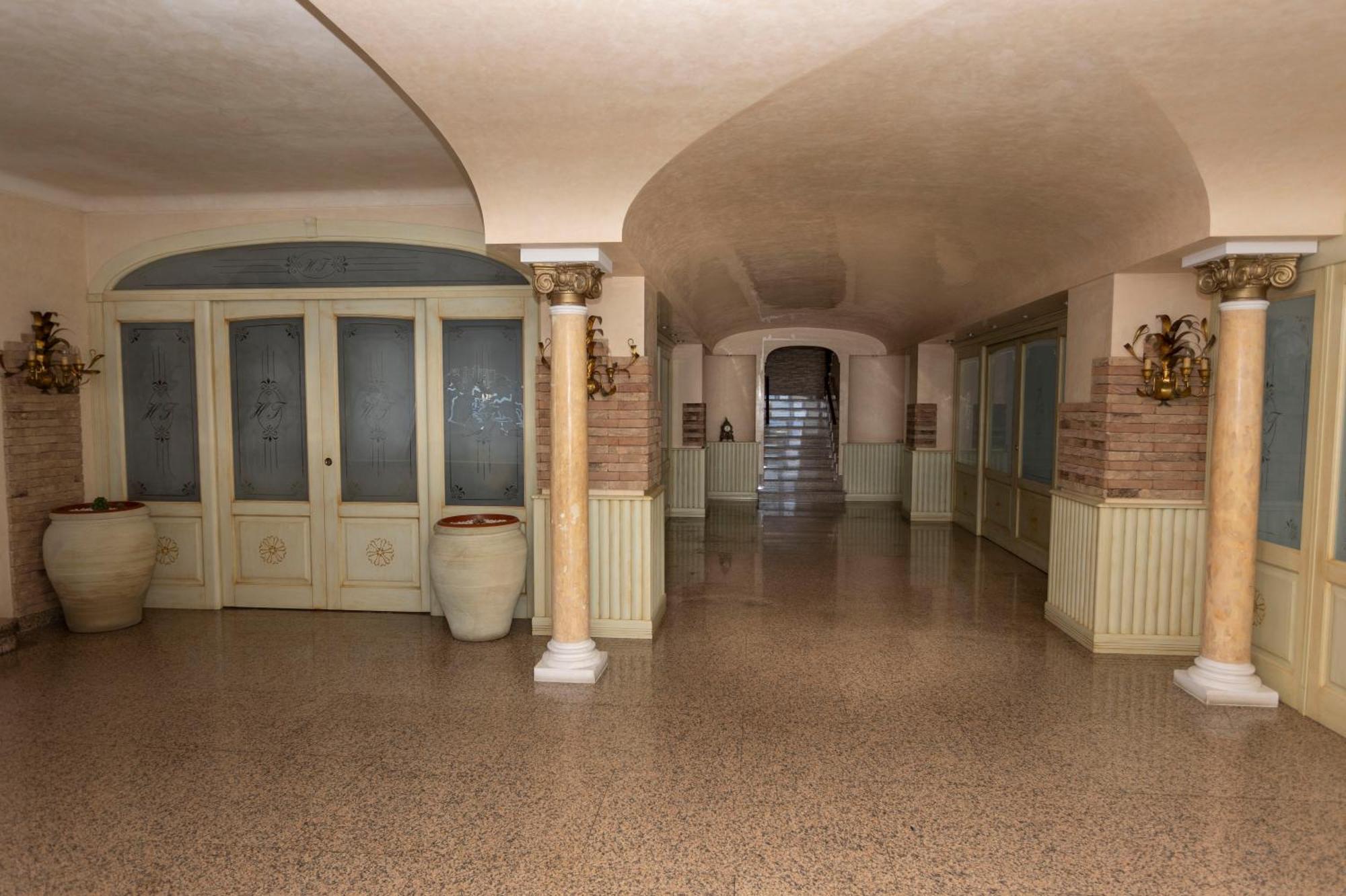 Hotel Terrazzo Sul Mare Тропея Экстерьер фото