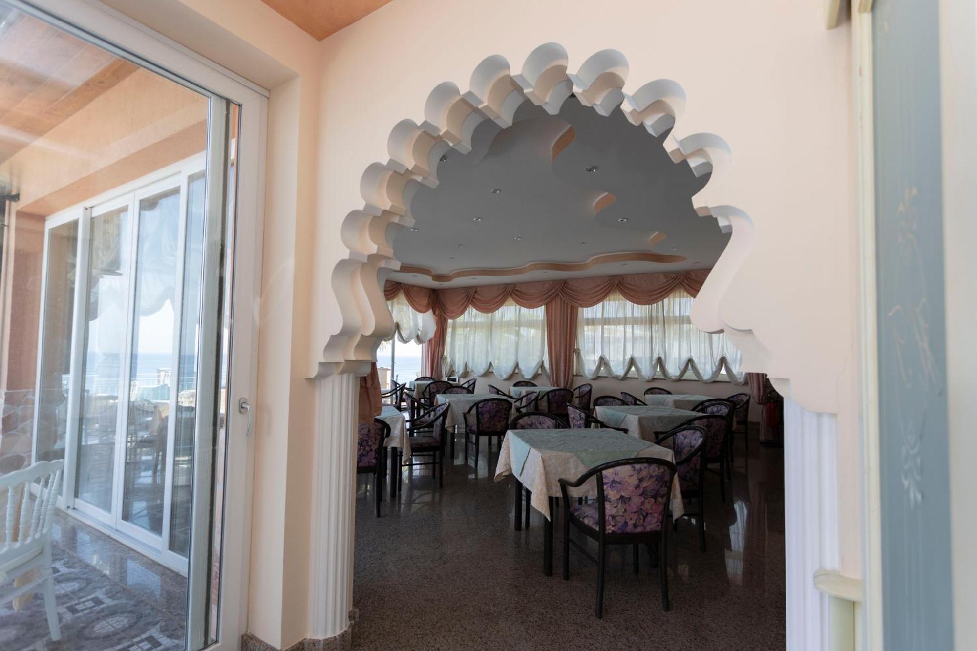 Hotel Terrazzo Sul Mare Тропея Экстерьер фото