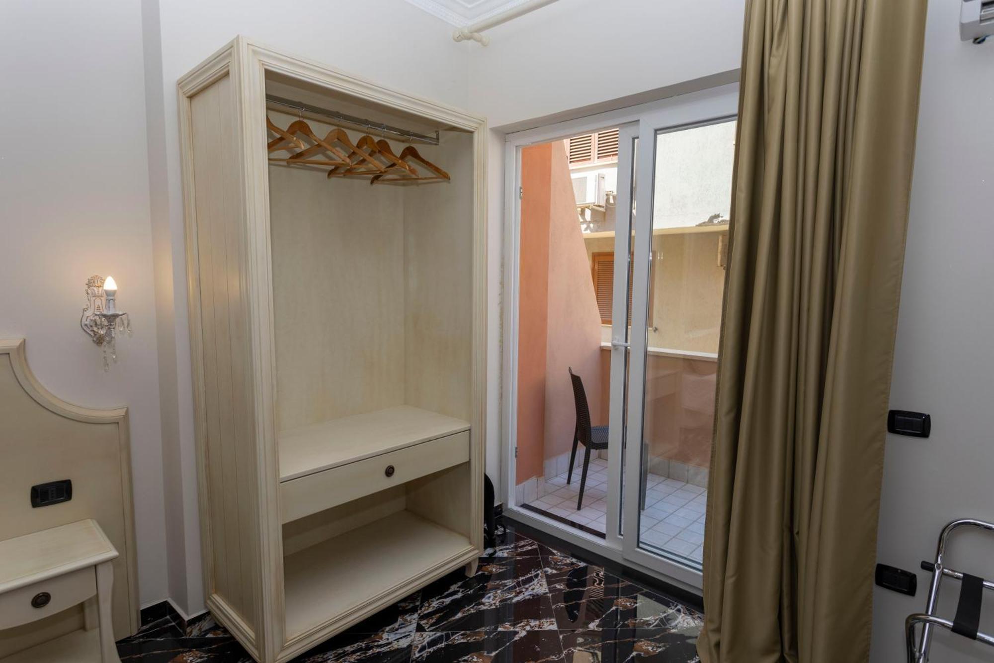 Hotel Terrazzo Sul Mare Тропея Экстерьер фото