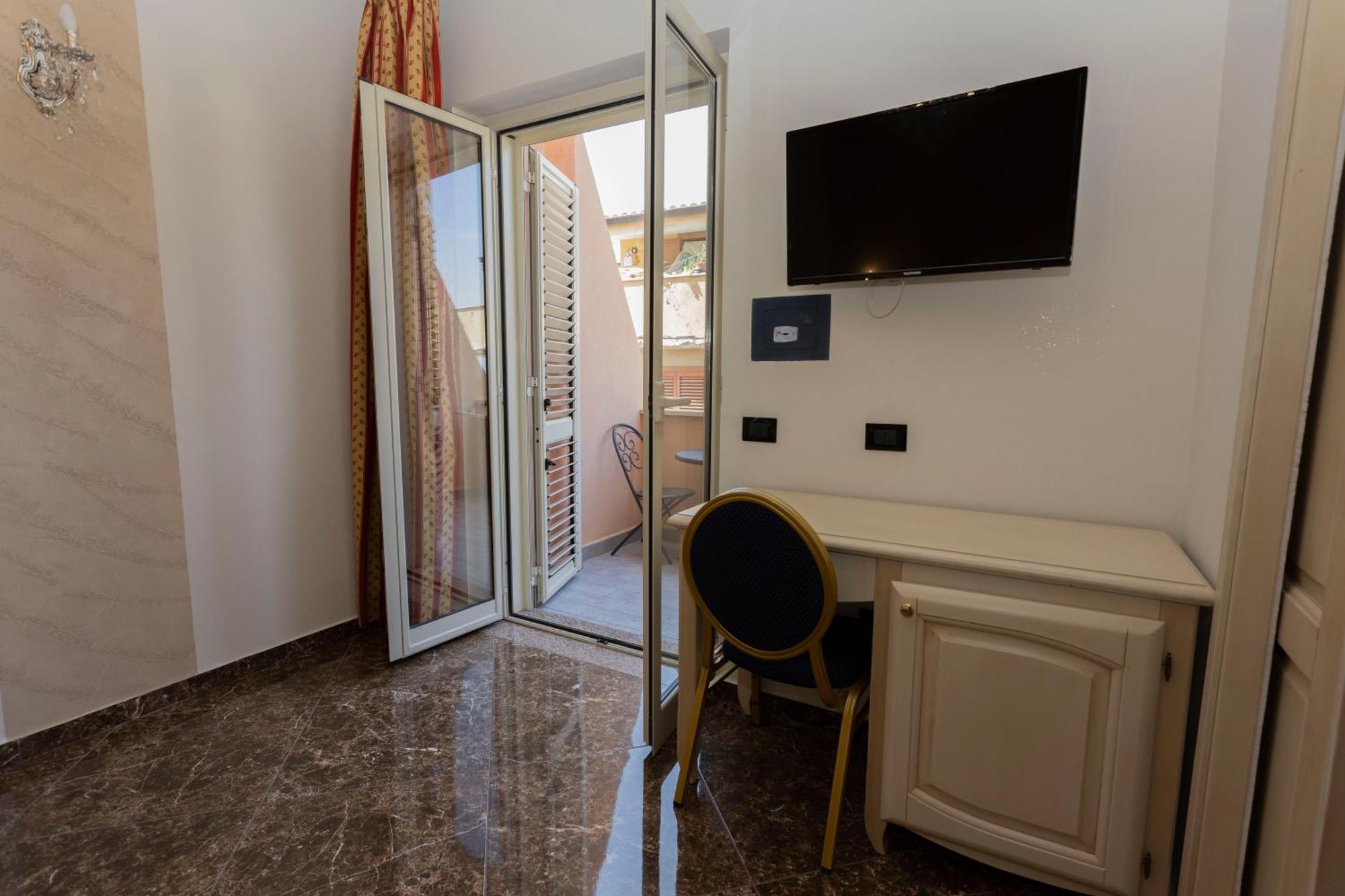 Hotel Terrazzo Sul Mare Тропея Экстерьер фото