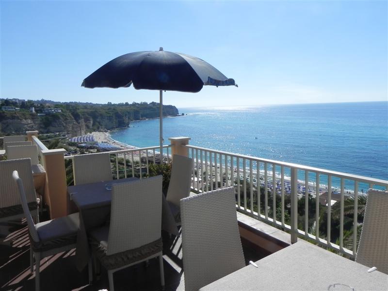 Hotel Terrazzo Sul Mare Тропея Экстерьер фото