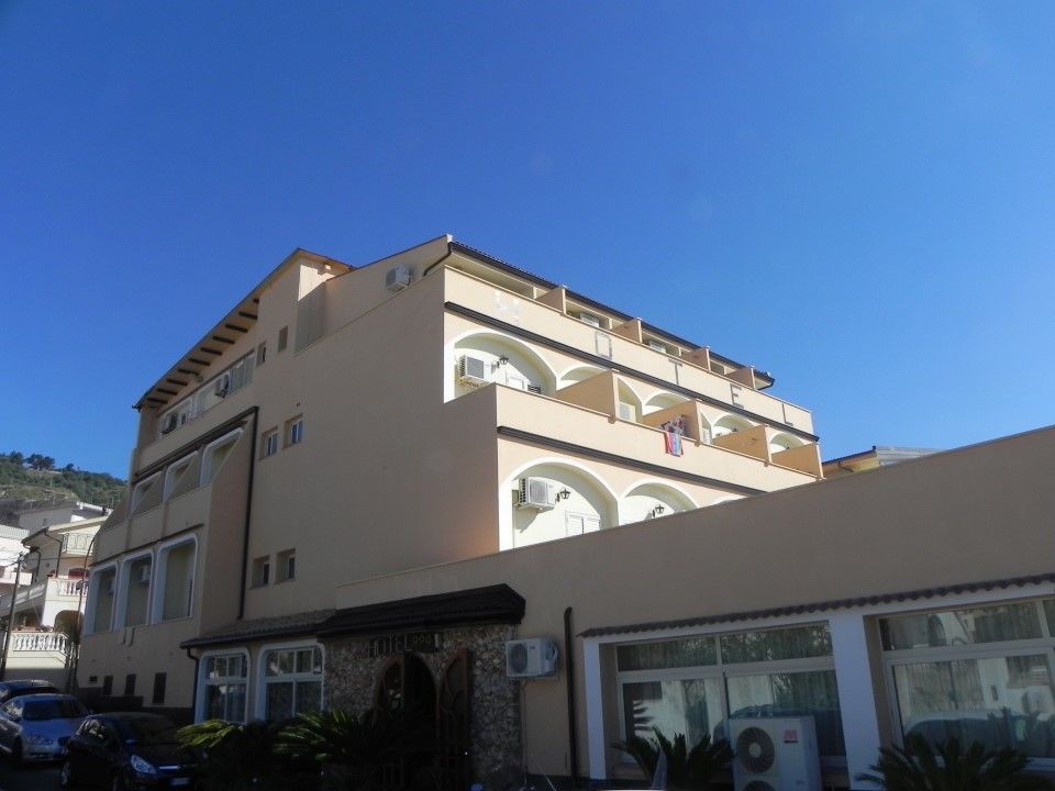 Hotel Terrazzo Sul Mare Тропея Экстерьер фото