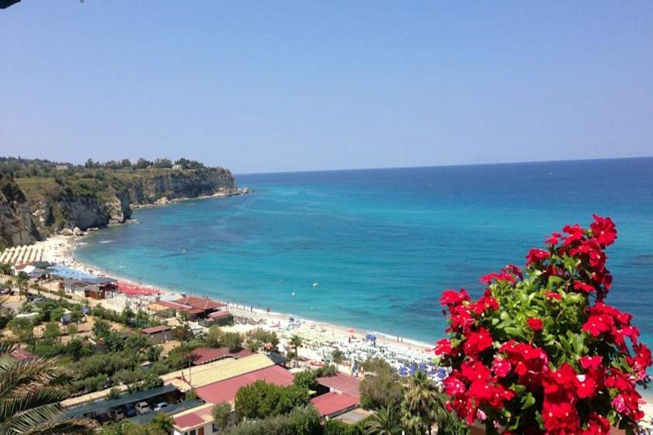 Hotel Terrazzo Sul Mare Тропея Экстерьер фото