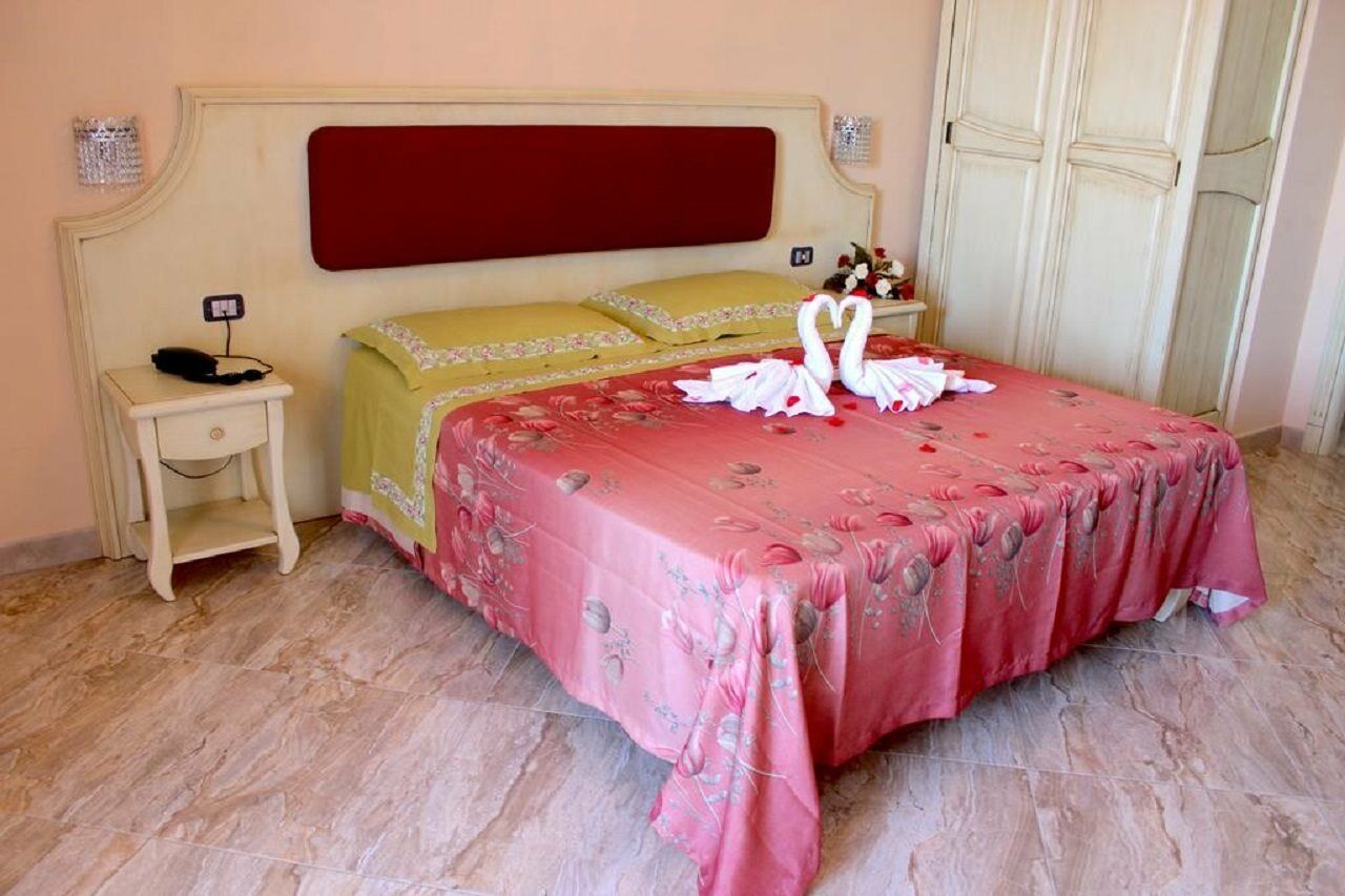 Hotel Terrazzo Sul Mare Тропея Экстерьер фото